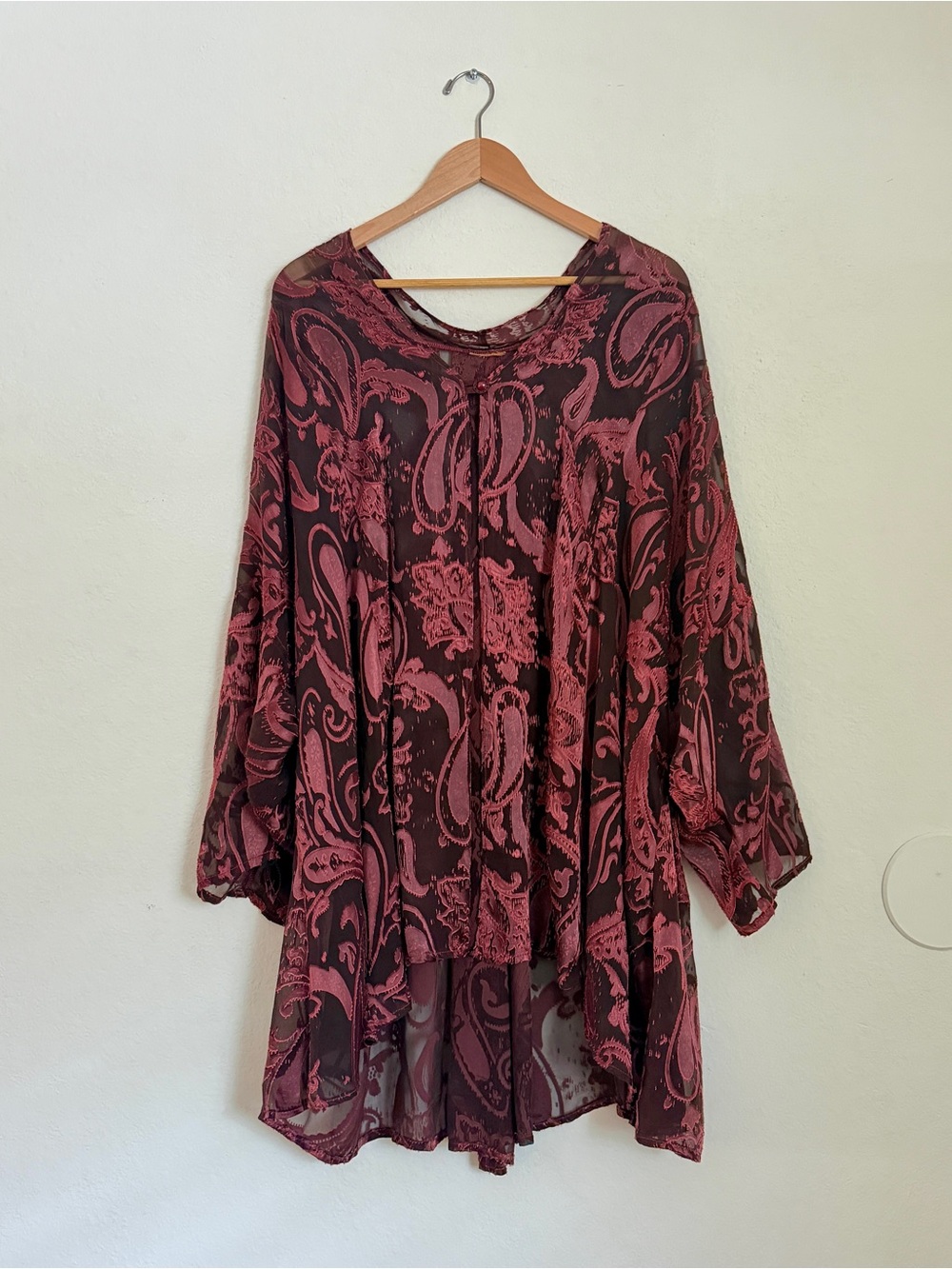 Vintage Women’s Paisley Kimono in Burgundy